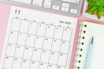 11月日历表<strong>键盘</strong>电脑粉红色的背景