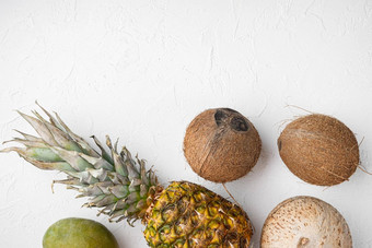 有创意的布局使异国情调的热带水果菠萝椰子白色石头表格背景前视图平躺复制空间文本