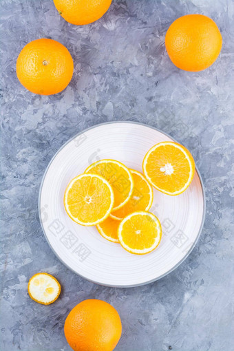 块新鲜的橙色板表格维生素饮食活力健康的吃前垂直视图
