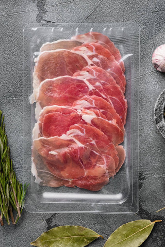 传统的西班牙语厨房治愈猪肉肉包灰色的石头表格背景前视图平躺