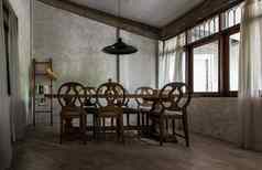 木吃表格椅子古董木梯设计餐厅房间