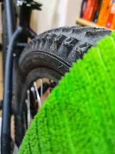 绿色超细纤维布说谎自行车轮