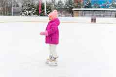 女孩冰滑冰冰溜冰场
