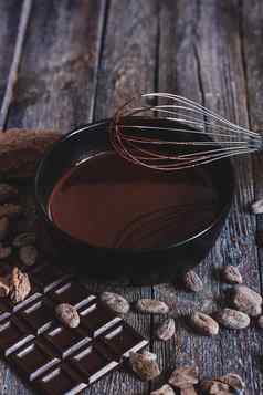 准备手工制作的巧克力糖果成分使巧克力可可豆子