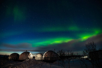 北部灯极光北欧化工极地灯冷晚上冰屋村美丽的晚上照片魔法自然冬天景观