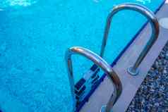 背景蓝色的透明的水游泳池领土酒店血统池扶手休息放松概念活跃的休息海