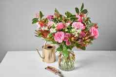 完成了花安排花瓶首页花群集室内新鲜的减少花装饰首页欧洲花商店交付新鲜的减少花