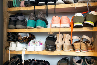 集合鞋子鞋<strong>架</strong>存储混乱的组织衣柜搁板房子室内设计时尚的装饰