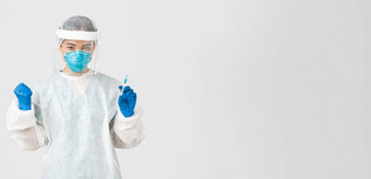 科维德冠状病毒疾病医疗保健工人概念确定自信女亚洲医生科技实验室员工个人保护设备持有注射器疫苗