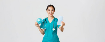 科维德冠状病毒疾病医疗保健工人概念愉快的女医生亚洲医生实习医生风云显示呼吸器医疗面具提供工作人员个人保护设备