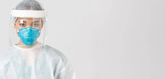 科维德冠状病毒疾病医疗保健工人概念特写镜头自信严肃的表情女科技实验室员工医生个人保护设备呼吸器脸盾