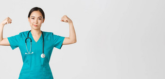 科维德医疗保健工人防止病毒概念自信专业亚洲女医生护士实习医生风云微笑时髦的flex肱二头肌强大的爱炫耀的人肌肉