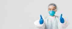 科维德冠状病毒疾病医疗保健工人概念特写镜头自信亚洲女医生个人保护设备显示竖起大拇指推荐保证质量