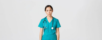 科维德医疗保健工人流感大流行概念疲惫年轻的亚洲女护士医生累了转变医院伤心乏力站白色<strong>背景</strong>实习医生<strong>风云</strong>