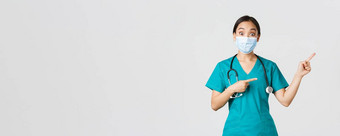 科维德冠状病毒疾病医疗保健工人概念热情的快乐亚洲女医生医生护士医疗面具实习医生风云指出上角落里显示太棒了促销
