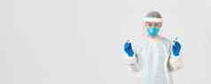 科维德冠状病毒疾病医疗保健工人概念自信亚洲女医生医生个人保护设备呼吸器准备好了使ingection持有注射器疫苗