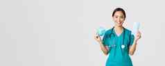 科维德冠状病毒疾病医疗保健工人概念微笑漂亮的亚洲女护士医生实习医生风云显示呼吸器医疗面具建议病人方法病毒保护
