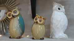 陶瓷猫头鹰架子上装饰纪念品