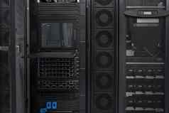 数据中心多个行完全操作服务器架现代电信云计算人工情报数据库超级计算机技术概念