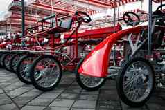 停车有轮子的自行车velomobiles