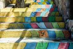 颜色彩虹楼梯色彩斑斓的楼梯