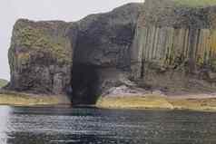 芬格尔斯洞穴六角火山玄武岩岩石列岛石柱赫布里底群岛