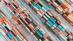空中视图航运容器港口终端色彩鲜艳的模式容器港海上物流全球进港出口贸易运输