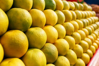 堆栈黄色的成熟的甜蜜的行屏幕市场石灰柠檬背景新鲜的有机柠檬石灰当地的农民