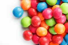 彩虹颜色五彩缤纷的糖果特写镜头多色的釉糖果白色背景