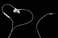 白色《连线》杂志耳机耳塞耳机形状心黑色的背景音乐一天