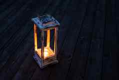燃烧蜡烛古董木烛台