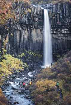 黑色瀑布瀑布丝绸水斯卡夫塔山国家公园冰岛游客