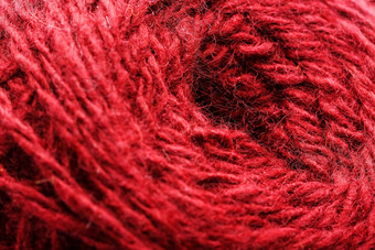 羊毛纱特写镜头色彩斑斓的红色的线程刺绣宏