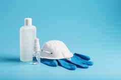 反病毒保护工具包蓝色的背景面具橡胶手套手洗手液瓶防腐剂过来这里