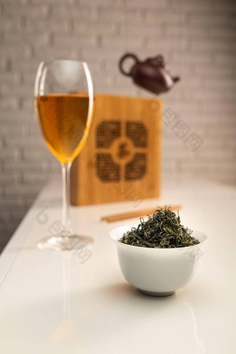 茶表格电器酒眼镜大叶片茶酿造