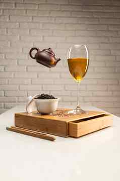 茶表格电器酒眼镜大叶片茶酿造