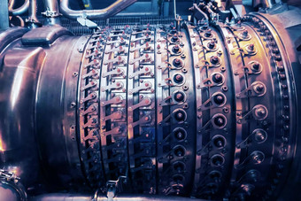 气体涡轮引擎位于内部结构元素软管气缸外壳