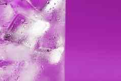 冰多维数据集玻璃让人耳目一新冰水粉红色的背景