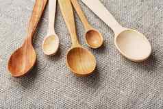 木勺子使自然木粗麻布织物工艺