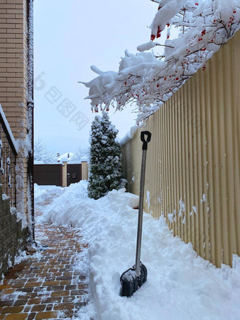 铲雪人行道上院子里房子铲雪