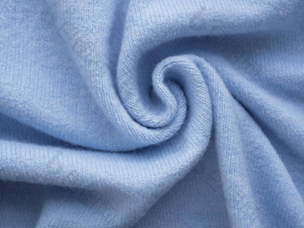 简单的针织蓝色的羊绒毛衣柔和的蓝色的背景曲线奢侈品时尚光滑的优雅的皱纹织物背景摘要皱巴巴的纹理舒适的风格布软焦点