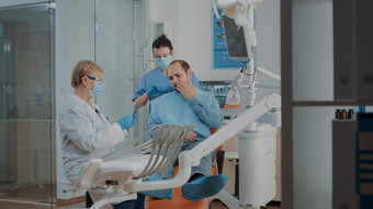 牙医牙科雷咨询病人牙痛