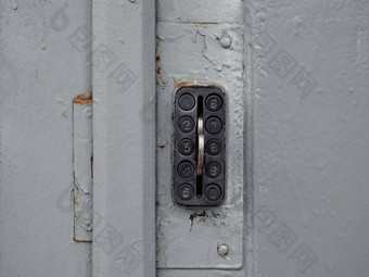 安全<strong>密码键盘</strong>开放房子通过系统保护安全过去的古董结合锁按钮灰色木难看的东西通过解锁