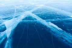 美丽的纯冰裂缝湖贝加尔湖