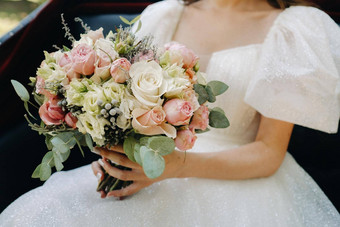 新娘持有婚礼花束玫瑰手婚礼花卉栽培技术