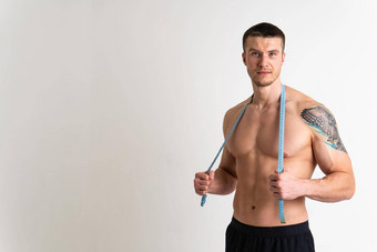 男人。措施腰米提出了白色背景孤立的肌肉发达的腰苗条的计生活方式健康的白色护理体育成人体育运动有吸引力的磁带