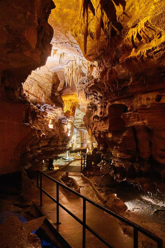 之旅路径地下洞穴<strong>印第安</strong>纳州岩石形成石笋钟乳石