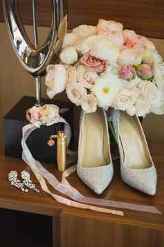 婚礼细节配件新娘鞋子花束花珠宝