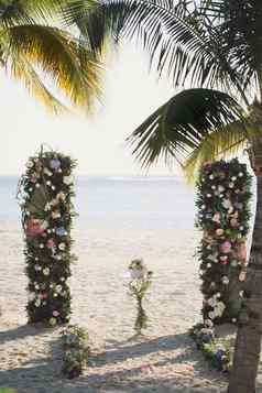 婚礼拱海滩背景海洋