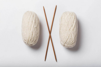 羊毛线程辐条针织孤立的白色背景
